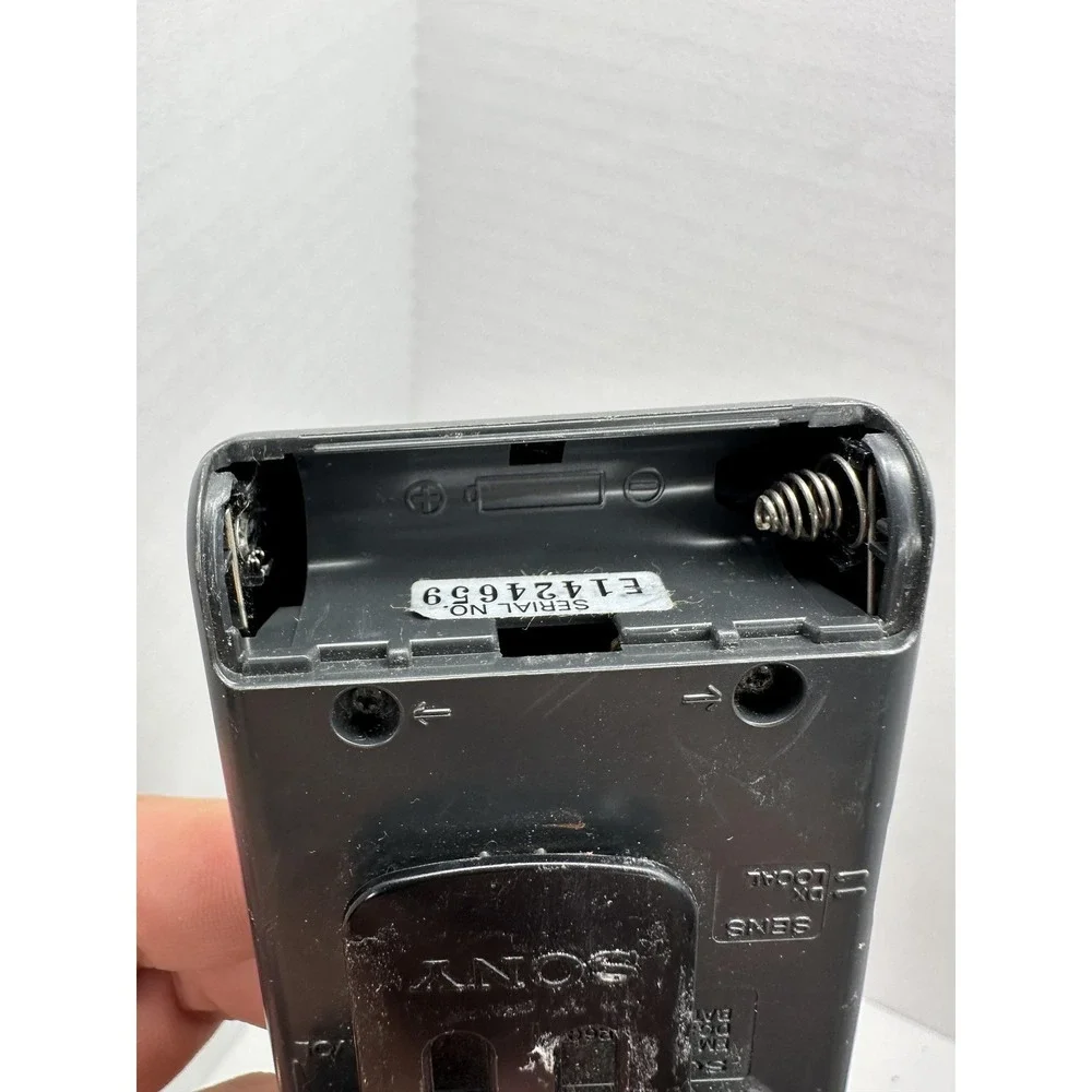 Sony FM Stereo Walkman Portable Radio Belt Clip Tuning Dial SRF-36 Black Pocket